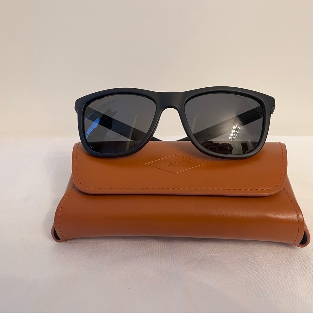 Fossil Black Polarized Sunglasses with Tan Case